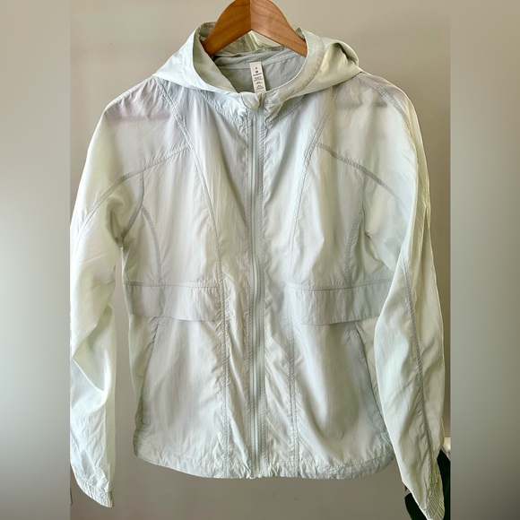 Lululemon Women's Lightweight Packable Jacket, Water-Repellent Windbreaker - Picture 3 of 16